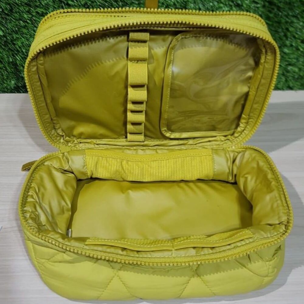 Vera Bradley Featherweight Brush Up Cosmetic Case - Golden Olive NWT - Picture 6 of 7